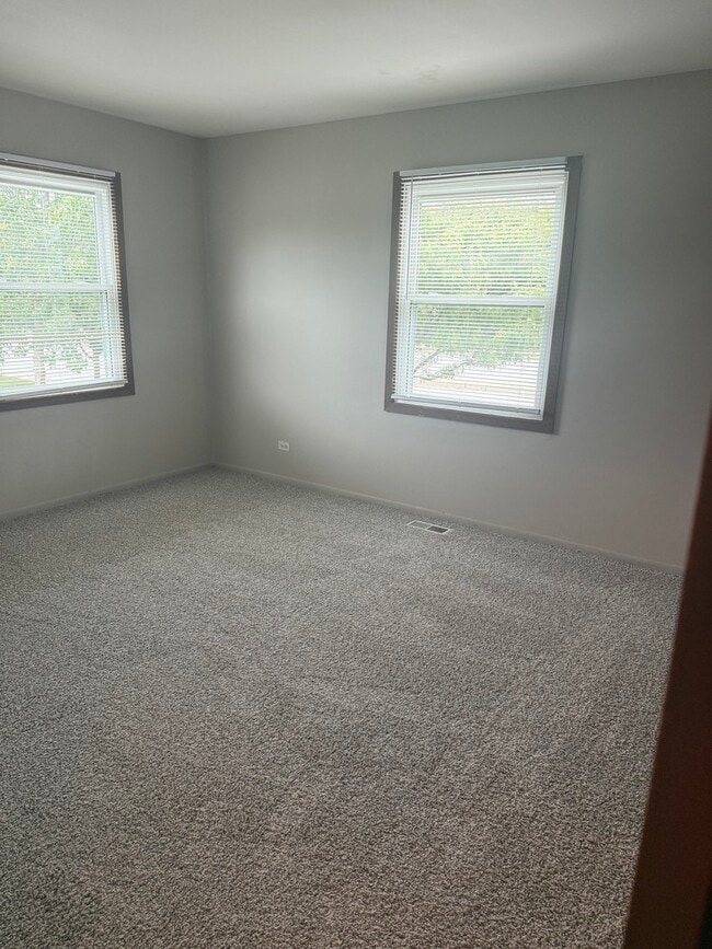 Building Photo - 1642 Country Lakes Dr