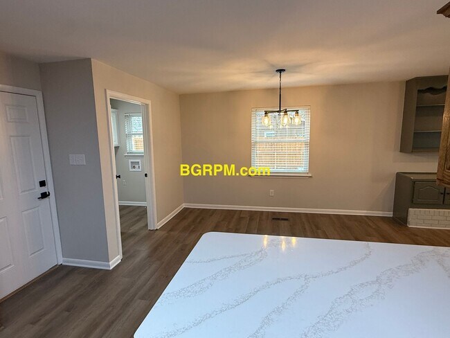 Building Photo - 3 BD 2 BA