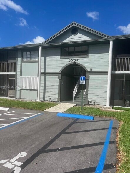 Building Photo - 20760 NE 4th Ct