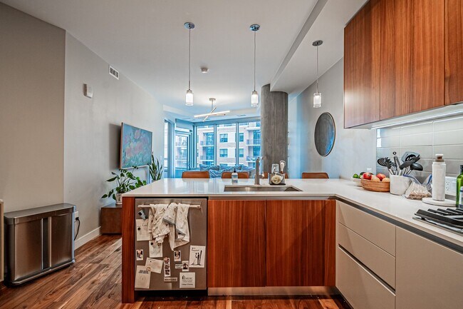 Building Photo - LUX 1BD, 1.5BA Lakehouse Condo with Bonus Den