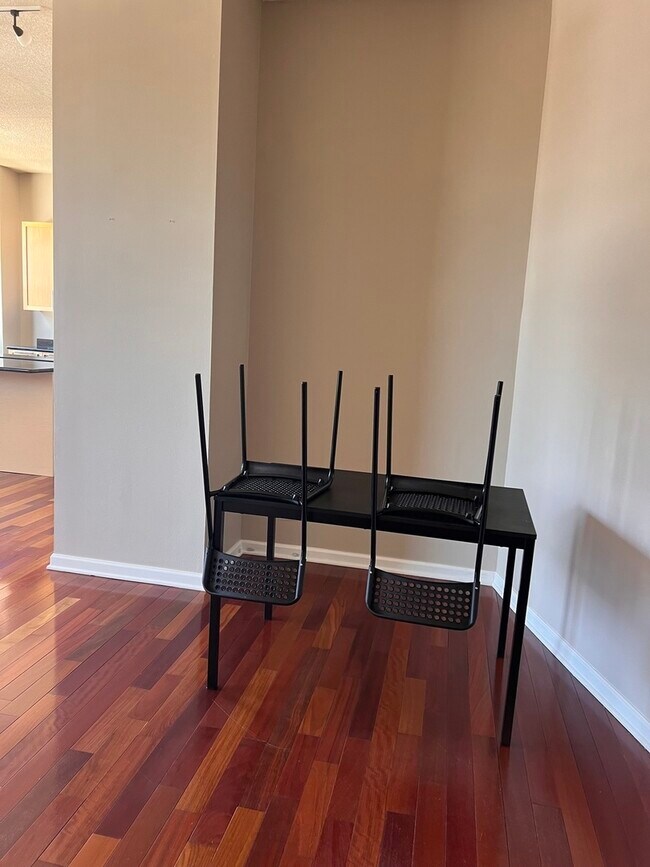 Building Photo - 600 S Dearborn St