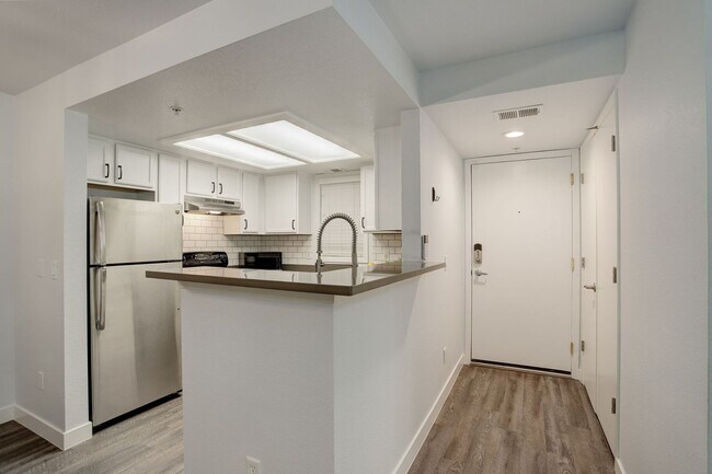 Building Photo - Modern 1BR | Prime Boulder + Gold Run Perks