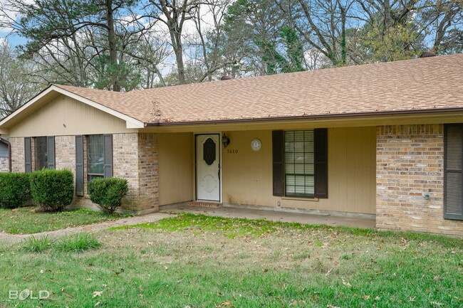 Building Photo - Check Out this 3 bed 2 bath in Greenwood w...