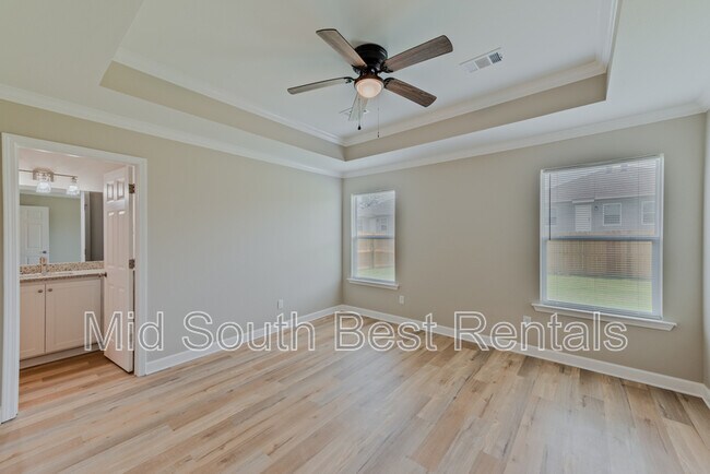 Building Photo - 829 Pine Tree Rd