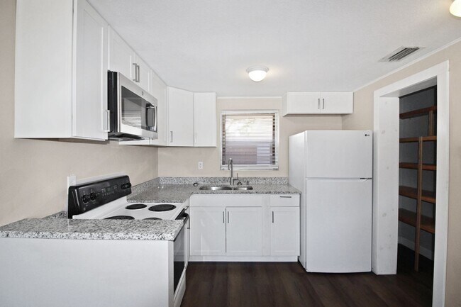 Building Photo - South Venice Annual Home for Rent