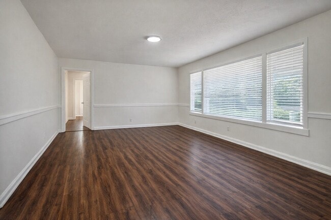 Building Photo - 209 W Alfred St