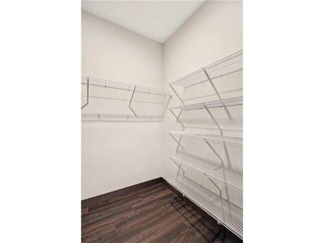 Building Photo - 253 Lake St E