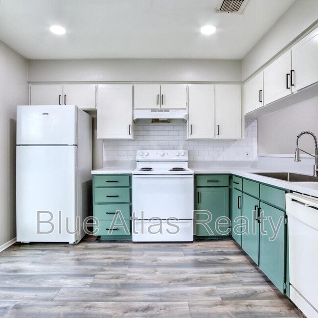 Building Photo - 2302 Indigo Ln
