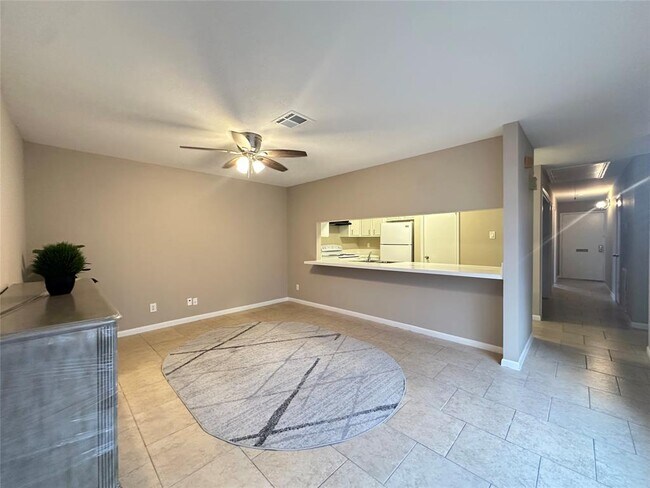 Building Photo - 10627 Sandpiper Dr