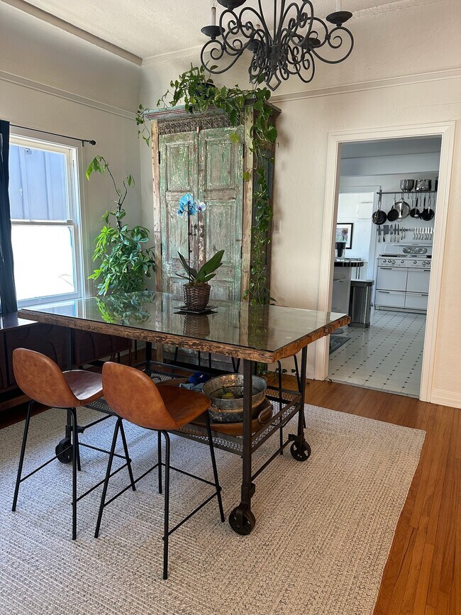 dining room - 618 N La Jolla Ave
