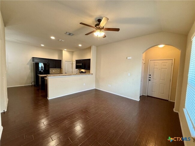 Building Photo - 685 Creekside Cir