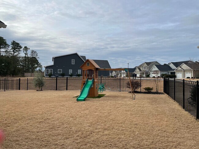 Building Photo - Beautiful 3 bedroom/2 bath home with sunroom and finished room over garage!