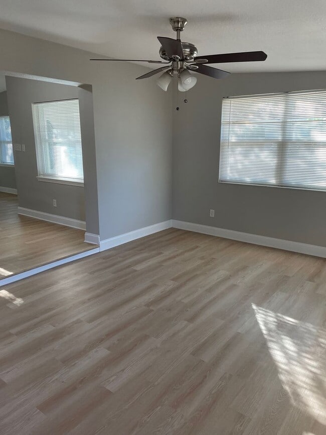 Building Photo - Winter Park 3 Bedroom 2 Bath Renovated!
