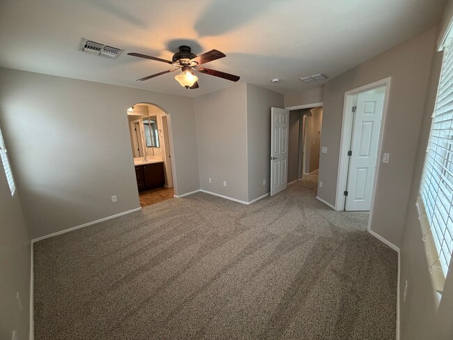 Building Photo - Community pool and a low maintenance yard