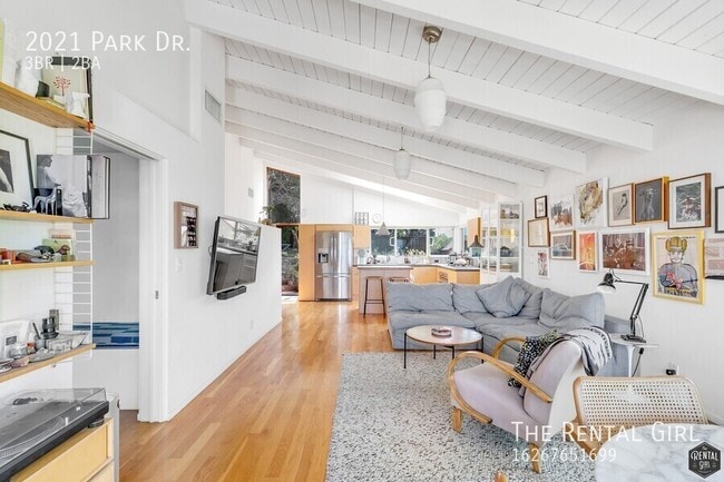 Building Photo - 2021 Park Dr