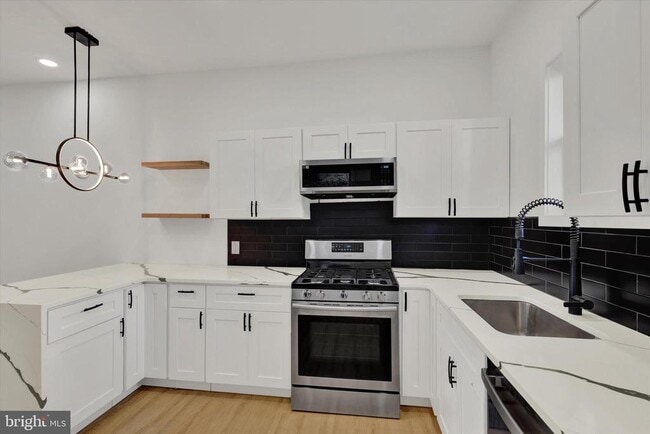 Building Photo - 2117 S Alden St