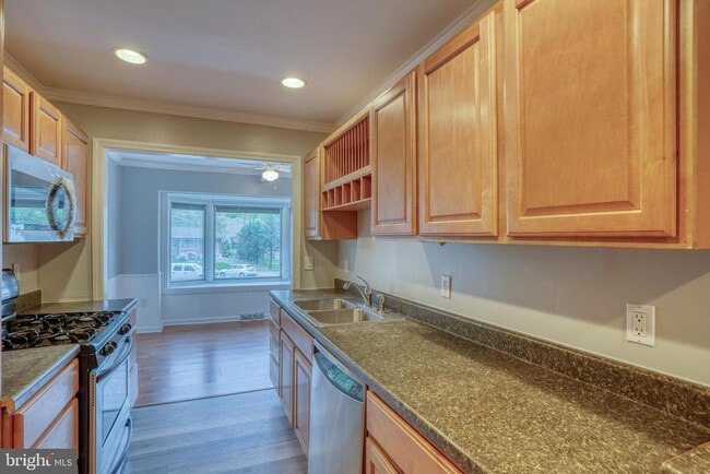 Building Photo - 124 Hilldale Ct