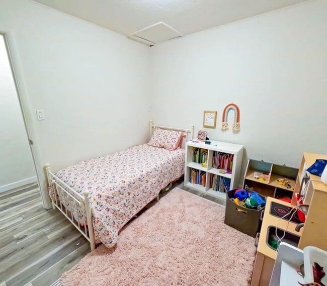 Building Photo - Beautifully remodeled 3-bedroom, 2-bathroo...