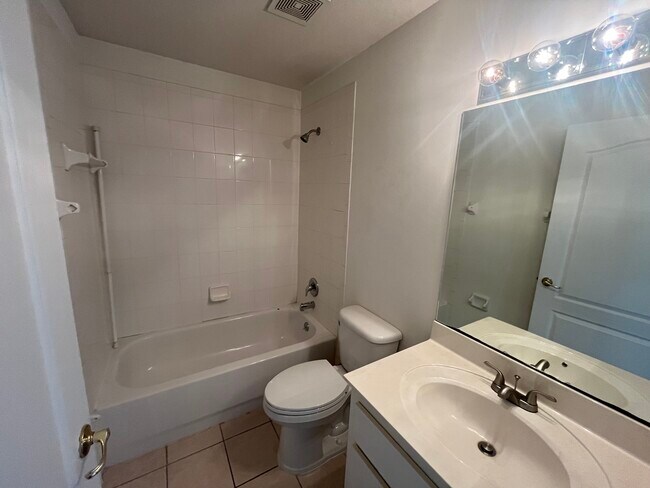 Building Photo - 302 Sawmill Creek Ct