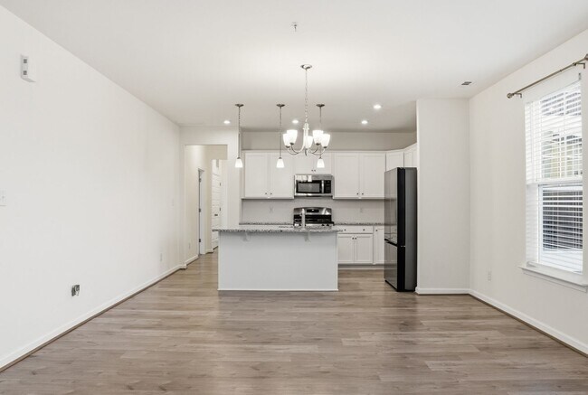 Building Photo - Stylish Townhouse Living in the Heart of Williamsburg