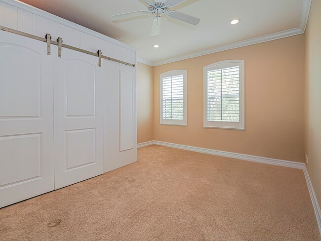 Building Photo - 4570 Bridgepointe Way