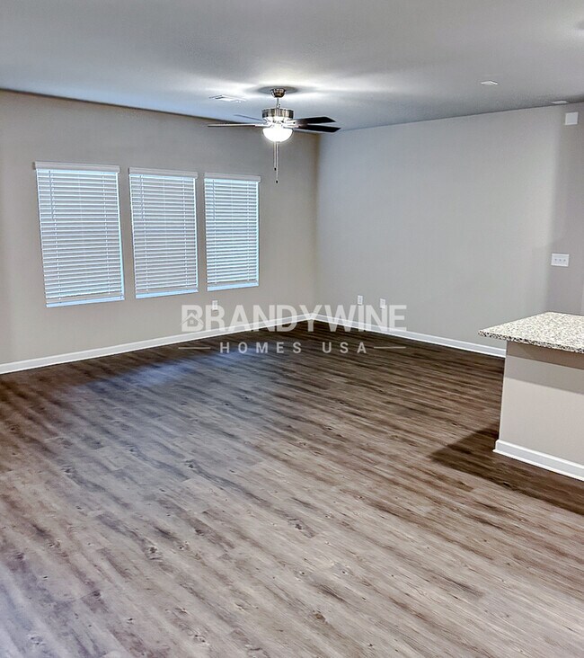 Building Photo - LUXURY COMMUITY! CRESTVIEW at Towne Lake!!...