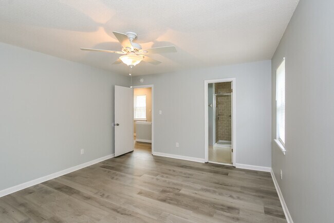 Building Photo - Inviting 3-Bedroom Two-Story in Stone Mill