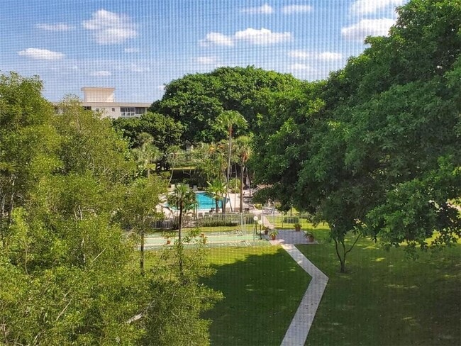 Building Photo - 3000 S Course Dr