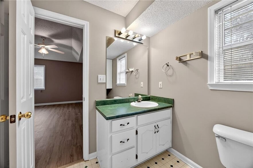 Building Photo - 175 White Tail Hills Dr