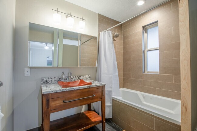 Building Photo - 1285 Parkway Ave