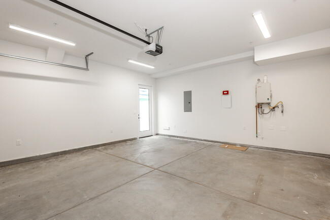 Building Photo - 154 Elder Ave