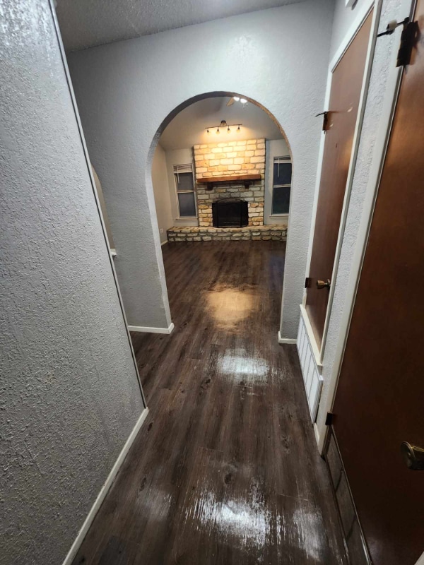 Building Photo - 908 Garden View Dr