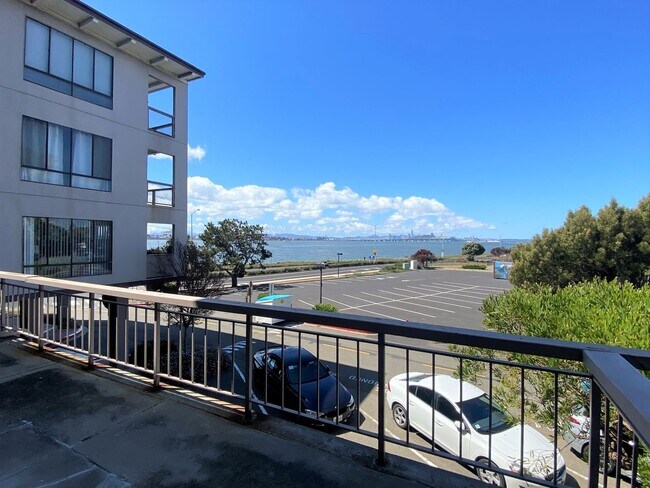 Building Photo - Studio Condo Available Now