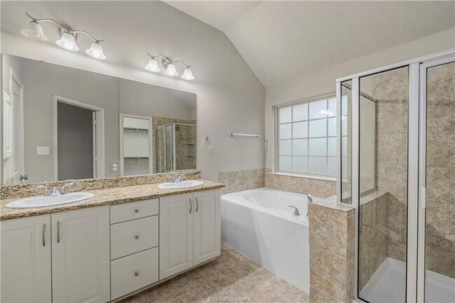 Building Photo - Available NOW! 3/2 in highly desirable Creek Meadows!!