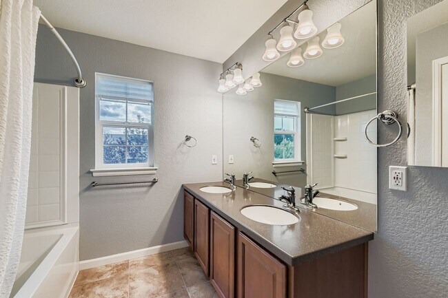 Building Photo - Beautiful 5 Bedroom Home for Rent in Anthem Community