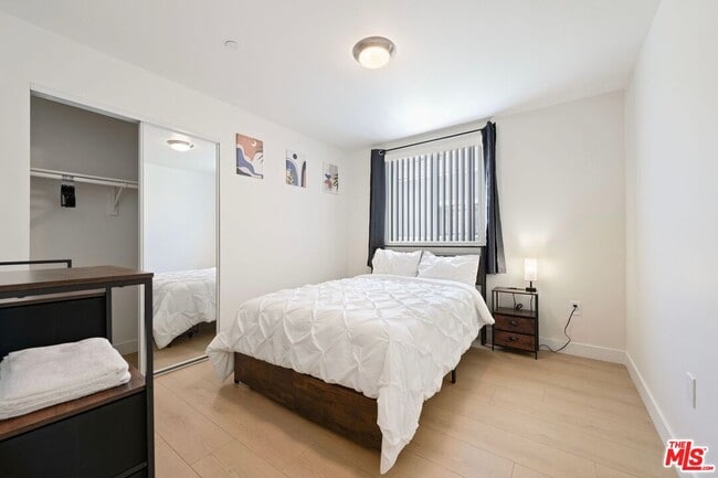 Building Photo - 1444 E 20th St