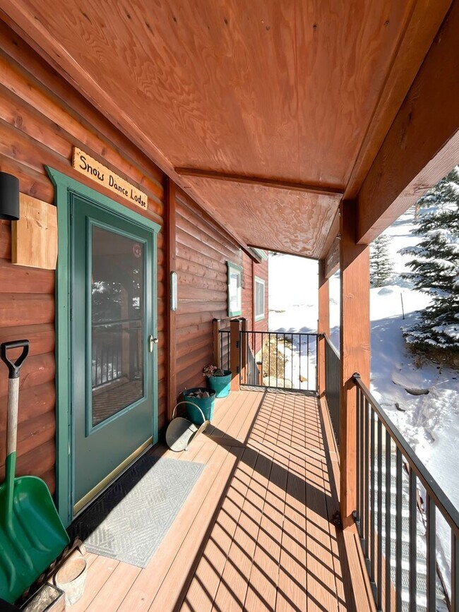 Building Photo - Luxury Home in the woods with unparalleled views! Garage! Pets Negotiable! Hot tub!