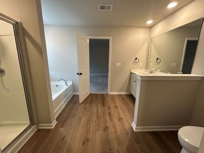 Building Photo - **Move in with NO SECURITY DEPOSIT**11612 Winston Dr - Available NOW! $100 Off First 2 Months!  –...