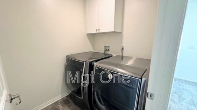 Building Photo - 6072 Sendero Ave
