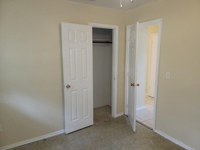 Building Photo - 3105 Langston Dr