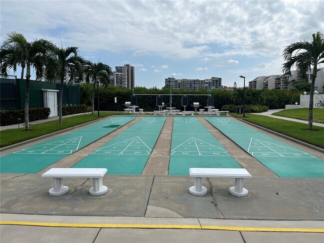 Building Photo - 8000 Sailboat Key Blvd S