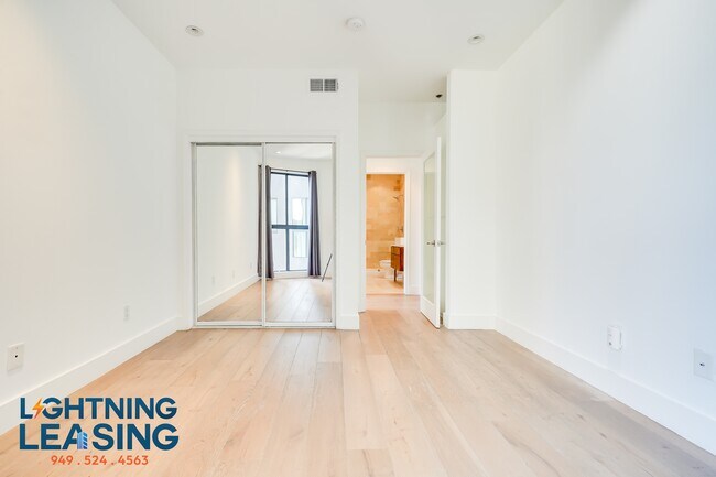 Building Photo - 8811-8812 Burton Way