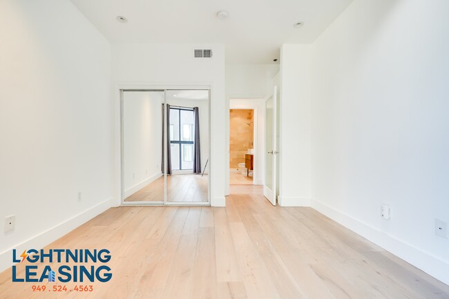 Building Photo - 8811-8815 Burton Way