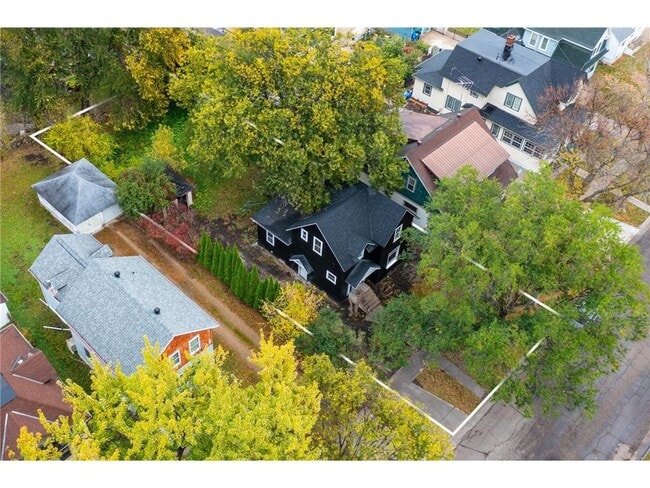 Building Photo - 361 8th Ave S