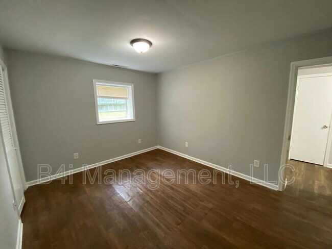 Building Photo - 406 Hill St