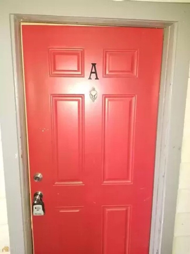 Building Photo - Room in 2 Bedroom Condo at Roberts Dr