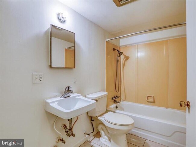 Building Photo - 103 N Church St