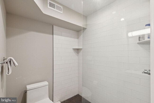 Building Photo - 1510 N Hollywood St