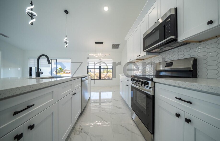 Building Photo - 4117 NE 16th Ave