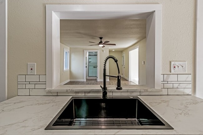 Building Photo - Fully Remodeled 3 Bedroom Home in Historic...